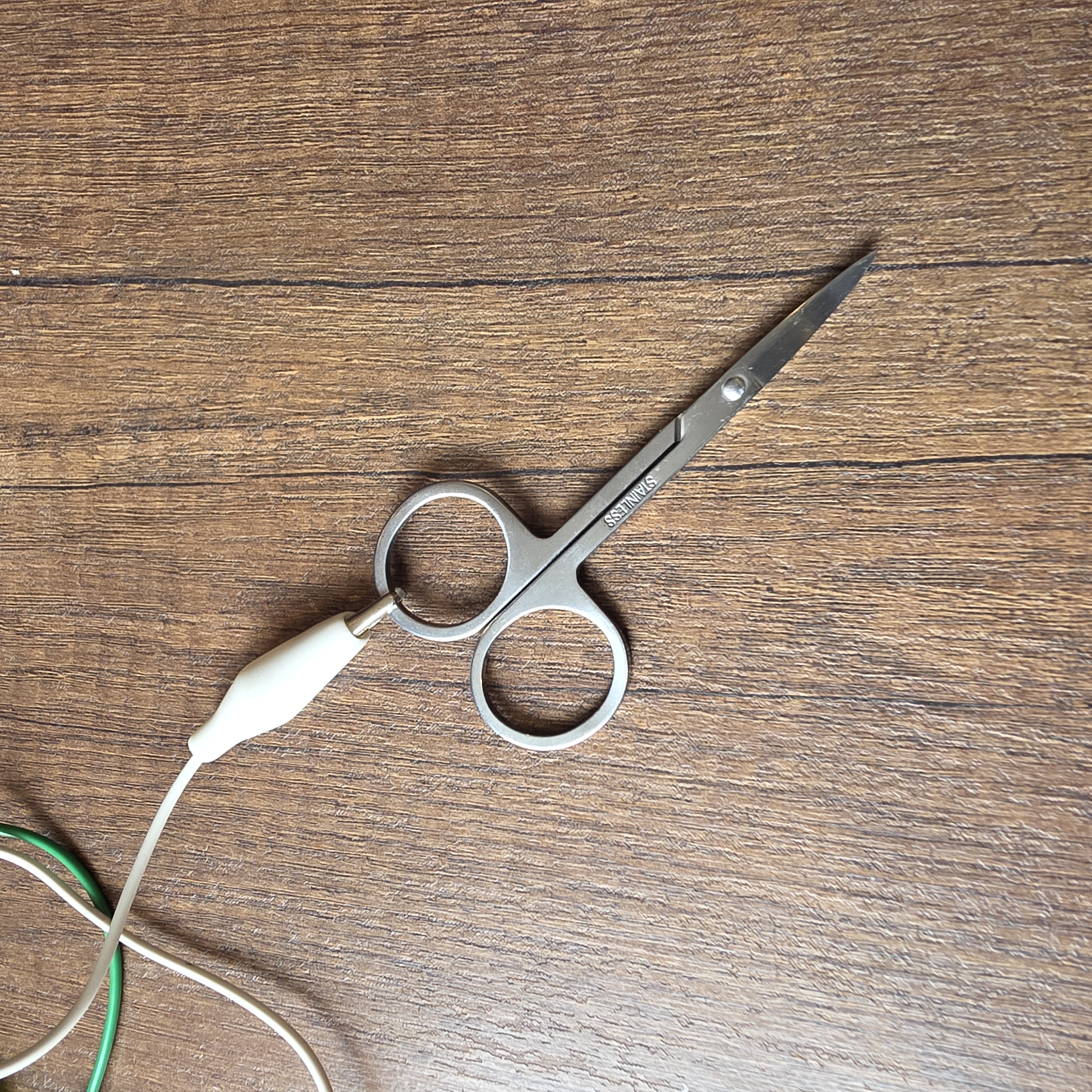 Using scissors as a conductive material